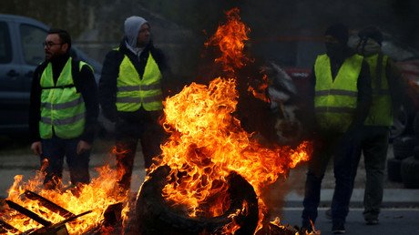 Gas prices fuel rage: 1 dead, 229 injured & 100+ arrested as 280k protest across France (VIDEOS)