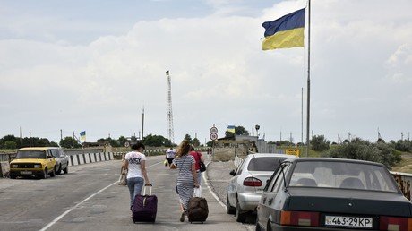 From tourists to journalists: Kiev bans foreigners from entering Crimea via land border with Ukraine