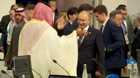 Putin high-fives MBS at G20, but did he shake Trump's hand? (VIDEO)