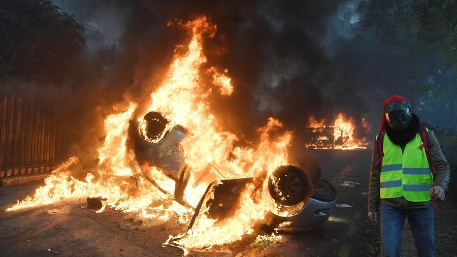 260+ arrested, nearly 100 injured as Paris descends into chaos amid Yellow Vest rallies (VIDEOS)