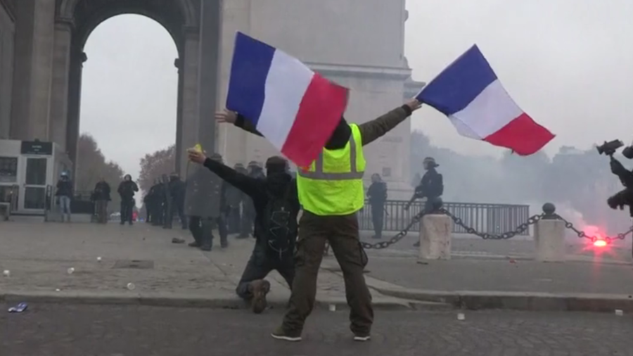 Paris Yellow Vest standoff with riot police evokes centuries-old French revolutionary spirit (VIDEO)