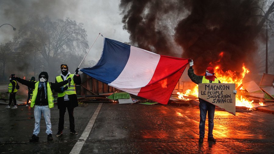 RT on X: Ukrainian activists interpreted Louis Vuitton's French