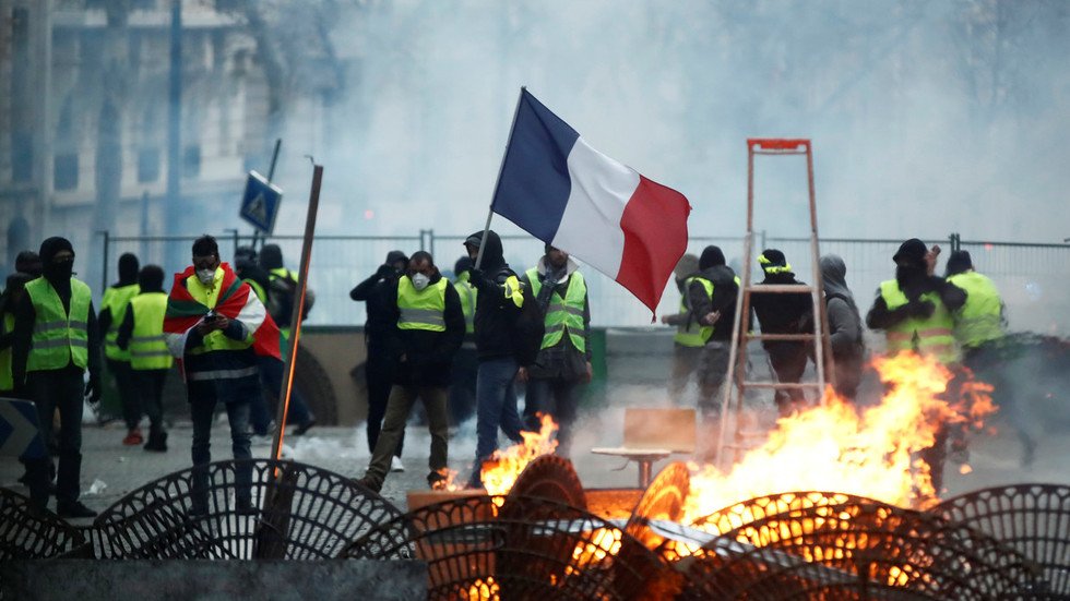 Color of outrage: Yellow Vests rallies sweep across France and abroad ...
