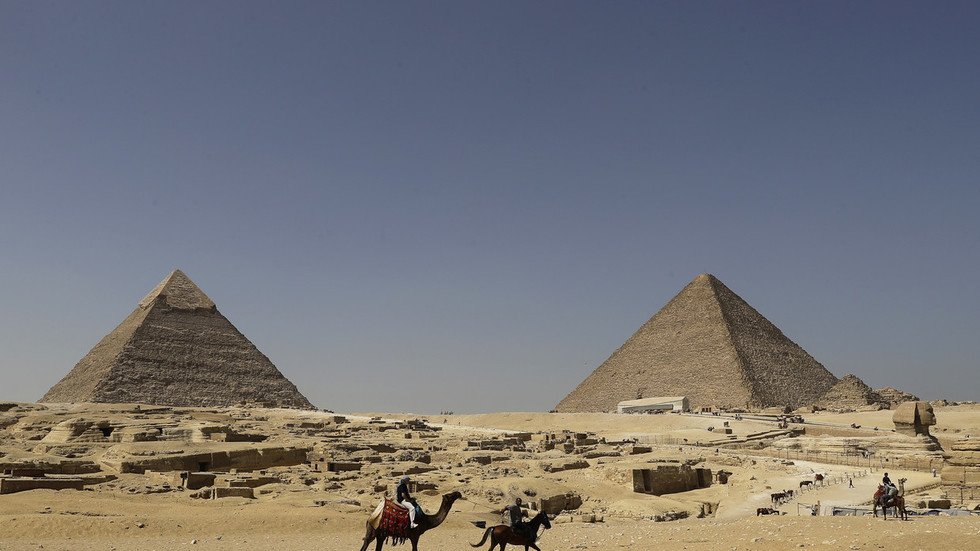 Porno Pyramid Posers Egypt Investigates Nude Couple Photo From Iconic Site Explicit — Rt 2389