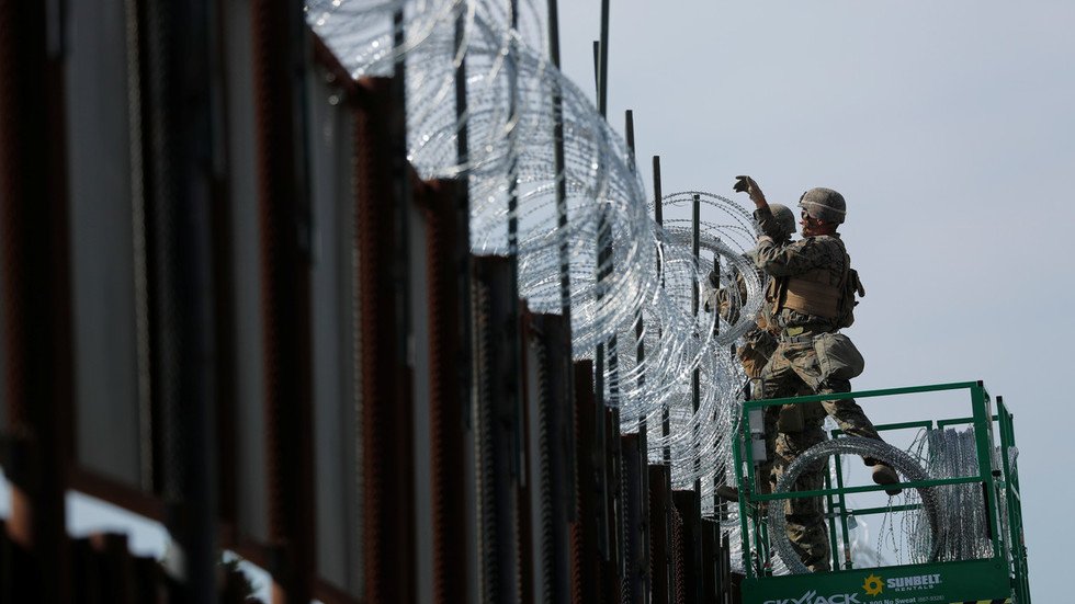 Wall or fence? Trump & Dems clash on what to build on Mexico border ...