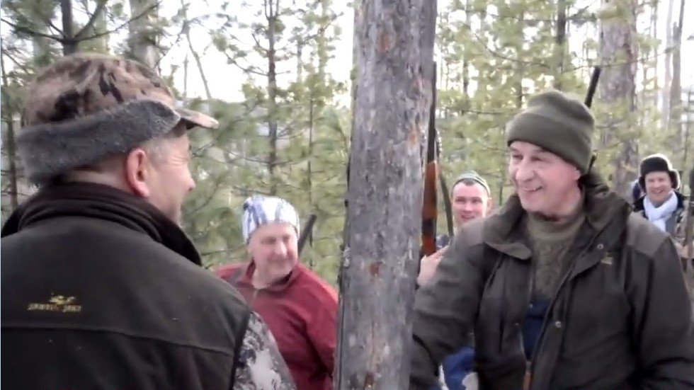 Hunting season on governor, who allegedly killed hibernating bear and