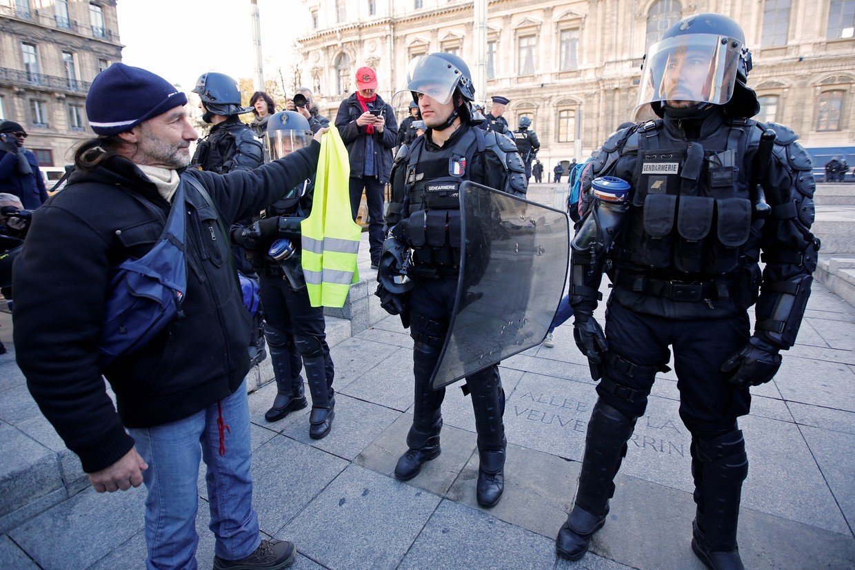 Color of outrage: Yellow Vests rallies sweep across France and abroad ...