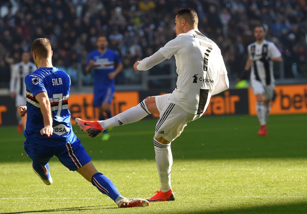 Ronaldo nets the first of his two goals vs Sampdoria. © Reuters / Massimo Pinca