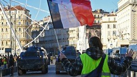 Yellow again? Paris protesters rally against Société Générale’s policies…in SpongeBob outfits