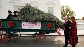 Grinch Trump steals Christmas (party) from journalists