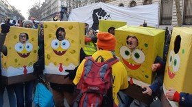 Yellow again? Paris protesters rally against Société Générale’s policies…in SpongeBob outfits