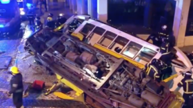 Tram derails & overturns in Lisbon, sending 26 rush-hour passengers to hospital (VIDEO)