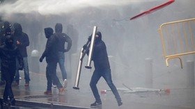 Water cannon, firecrackers as thousands rally against UN migration pact in Brussels (PHOTO, VIDEO)