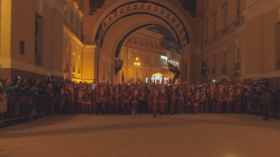 Thousands take part in epic Santa race in heart of St. Petersburg (VIDEO)