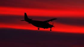 Single-engine plane crashes between homes in South Dakota, pilot killed (VIDEO)