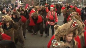 Grizzly end to 2018: Hundreds of Romanians ‘bear all’ in bizarre ancient NYE ritual (VIDEO)