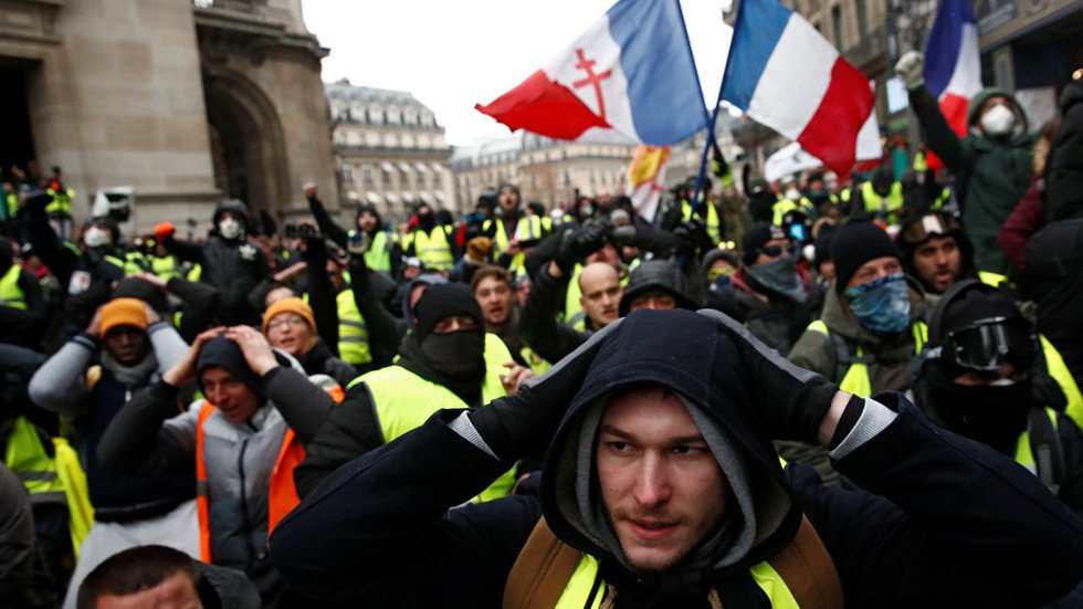 Stop treating people like beggars or face hatred – Yellow Vests to ...