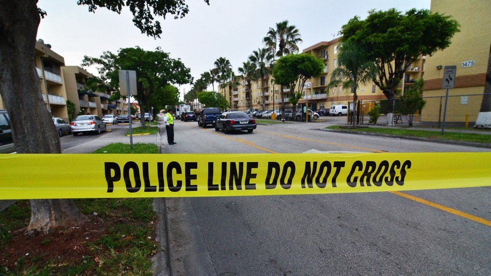 Gunman kills 5 at Florida bank, surrenders to police after hostage ...