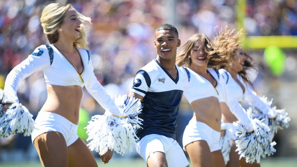 Barrier-breaking' or 'embarrassing'? First NFL male cheerleaders spark  debate — RT Sport News