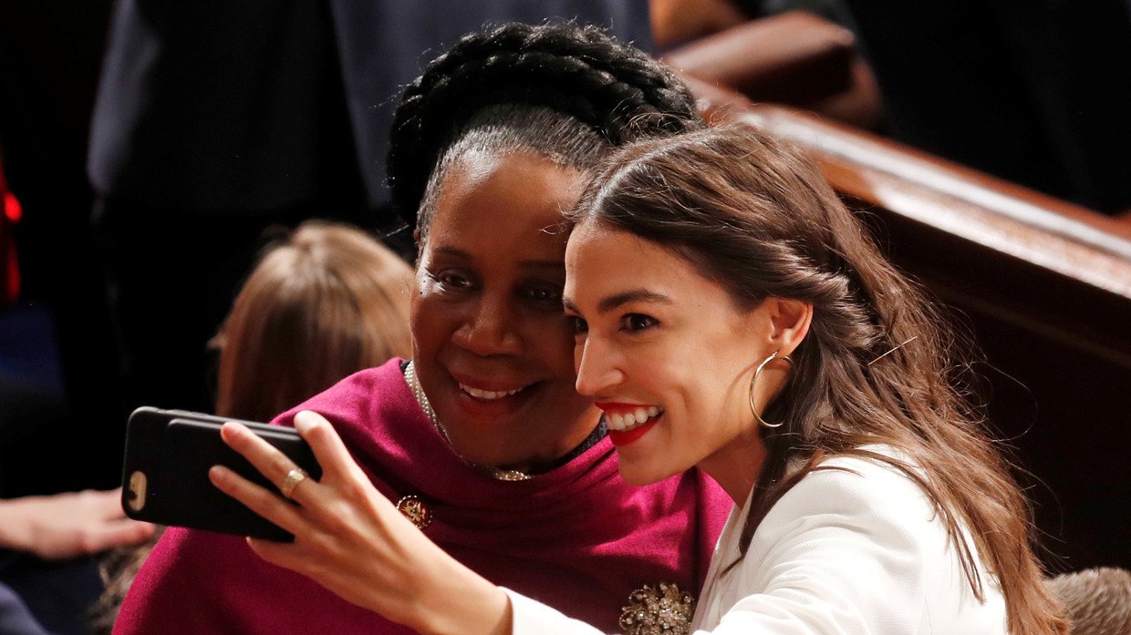 10+ articles exist about her outfit and the selfie. © Reuters / Kevin Lamarque