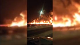 Apocalyptic blaze stuns motorists at highway outside Moscow (VIDEO)