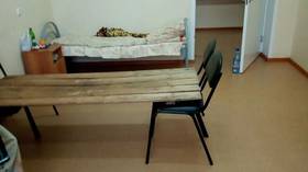 Russian hospital red-faced after PHOTOS of makeshift bed made of board on chairs sparks online fury