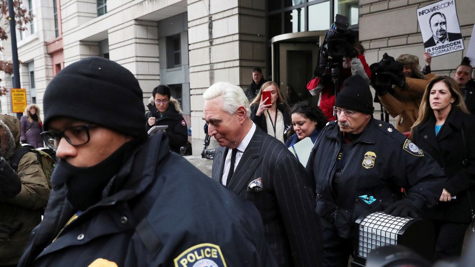 Armed FBI raid & arrest of Roger Stone caught on CCTV FOOTAGE — RT USA News