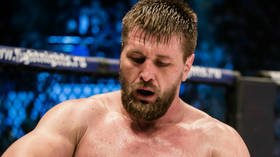 Russian heavyweight Vitaly Minakov loses undefeated record with controversial loss to Cheick Kongo