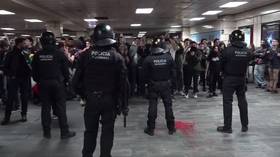 Dramatic VIDEO shows police clashing with protesters at Barcelona subway station