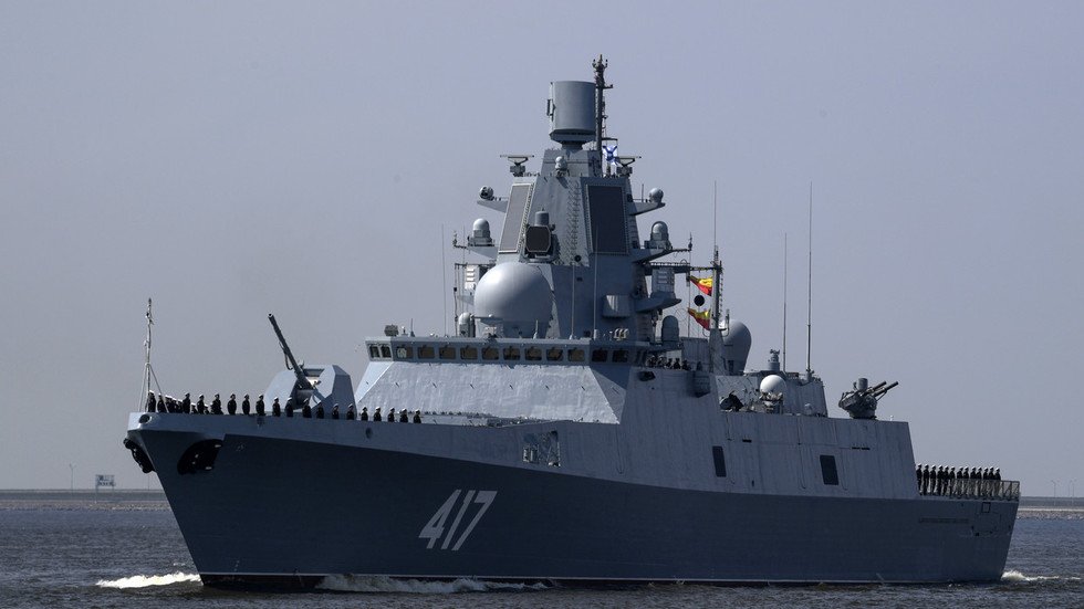 Russia’s newest warship sails near UK coast with ‘HALLUCINATING’ device ...