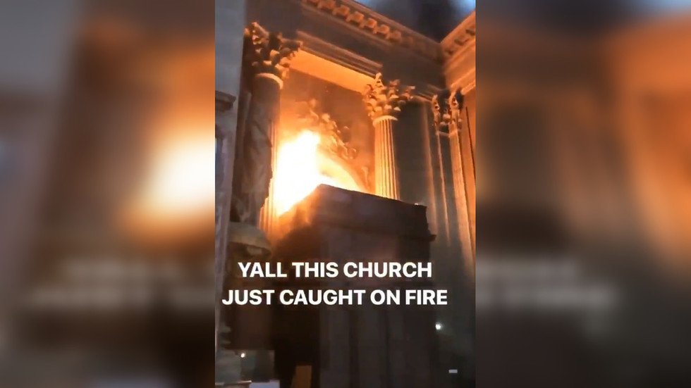 Historic SaintSulpice church burns in Paris (VIDEO) — RT World News