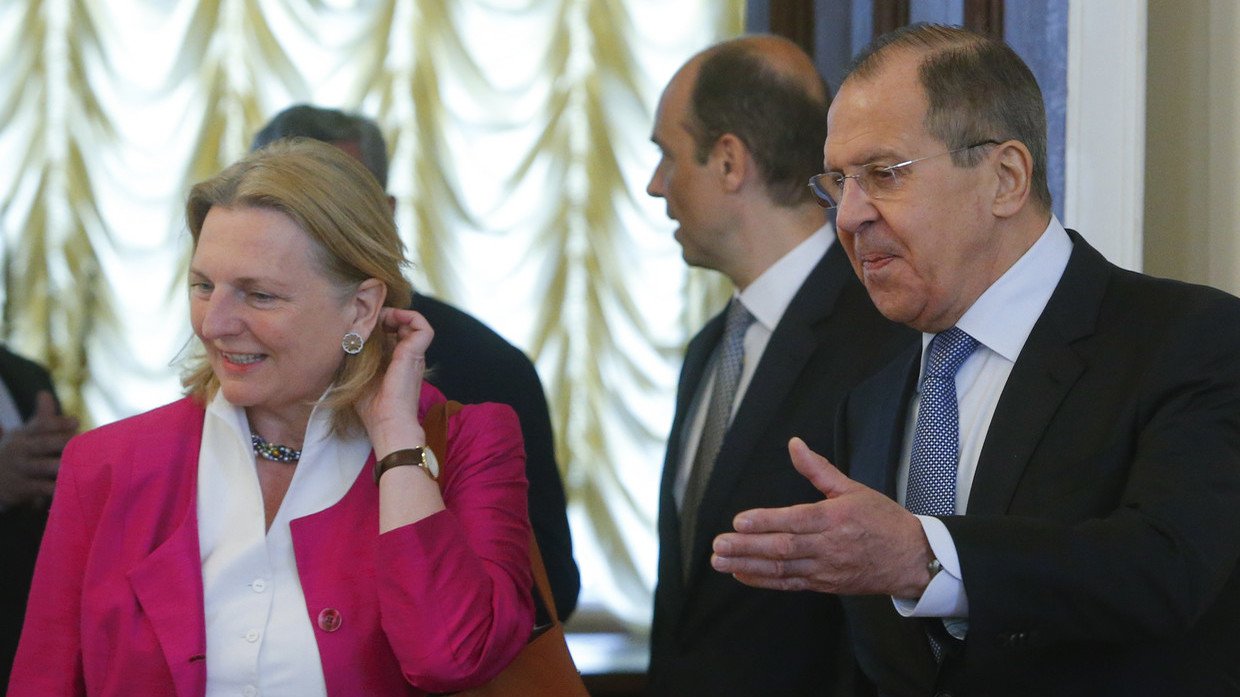 FILE PHOTO. Russian FM Sergey Lavrov shows the way to his Austrian counterpart Karin Kneissl during a meeting in Moscow in April 2018.