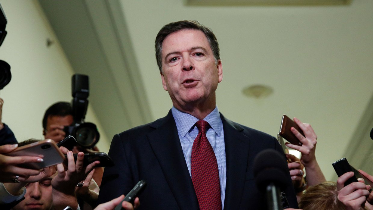 FILE PHOTO: Former FBI Director James Comey © Reuters / Joshua Roberts