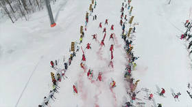 Costumed skiers and snowboarders hit the Sochi slopes for start of BoogelWoogel festival (VIDEO)