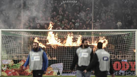 Violent ultra clashes, pitch invasions with police see Athens derby abandoned (PHOTOS, VIDEO)