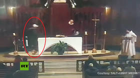 Moment of stabbing attack on Canadian priest during mass caught on camera (VIDEO)
