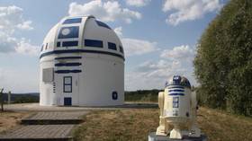 Beep bloop: Professor paints observatory to create massive R2-D2 tribute (PHOTOS)