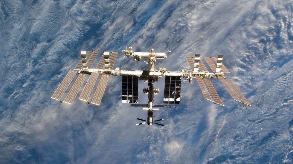 Space heroes deserve a shower! Russian hygiene system to make ISS stay