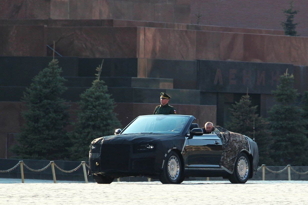 New cabrio of Putin's limo brand Aurus spotted in Red Square (VIDEO) — RT  Russia & Former Soviet Union