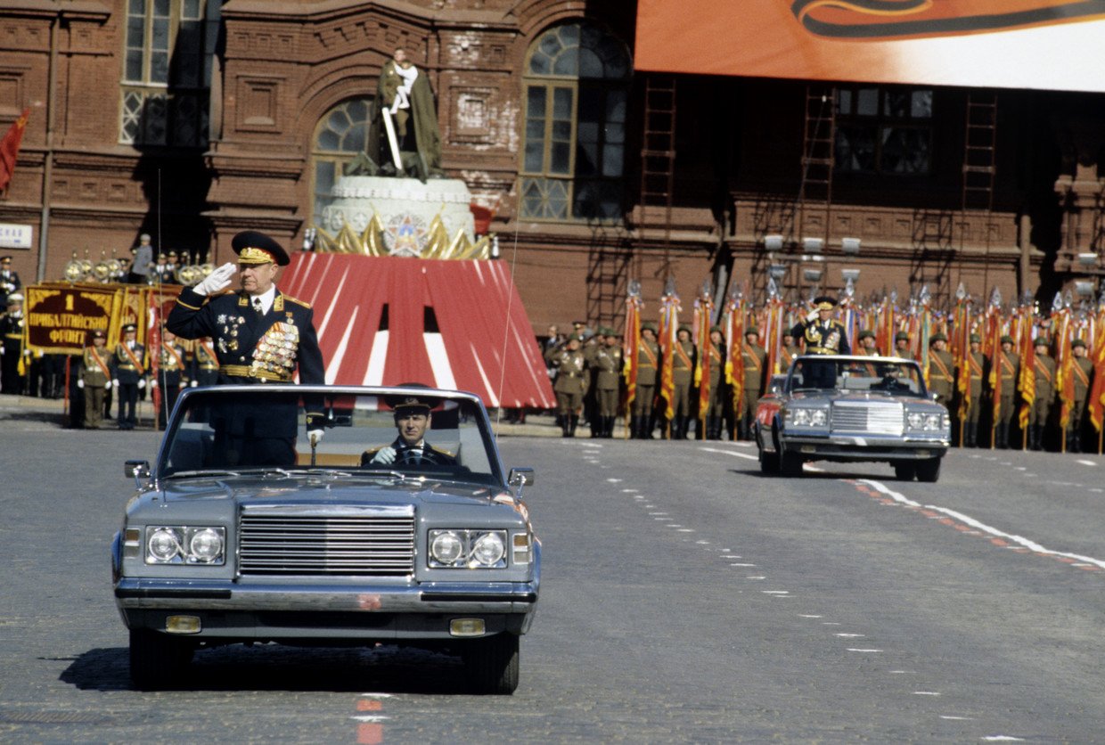 Russian Aurus convertible spotted based on Vladimir Putin's limousine