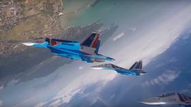 4 Russian Knights jets filmed doing SIMULTANEOUS loop at Malaysia airshow (VIDEO)