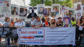 Woman slams UK govt over bid to make teachers & nurses responsible for fighting knife crime (VIDEO)