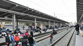 Major migrant protest grinds Athens’ main train station to a standstill (VIDEOS, PHOTO)