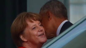 Love, death & robots: Obama snuggles with Merkel, recalls old droning times at VIP gala in Germany