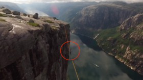 Daredevil falls from 1,000m tightrope in stomach-turning VIDEO