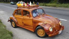 Carpenter dad drives DIY wooden car from Peru to NYC to fulfill promise to daughter (VIDEO)