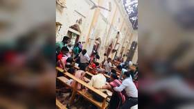 Blood & chaos: WATCH worshippers struggle to aid wounded after Sri Lanka church bombing