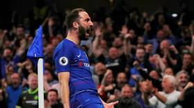 Breast celebration of the season: Chelsea fan rubs Higuain’s face into her chest after goal (VIDEO)