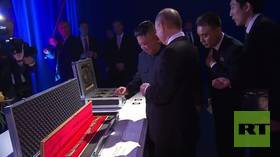 Putin and Kim give each other same gift… a sword (PHOTO, VIDEO)