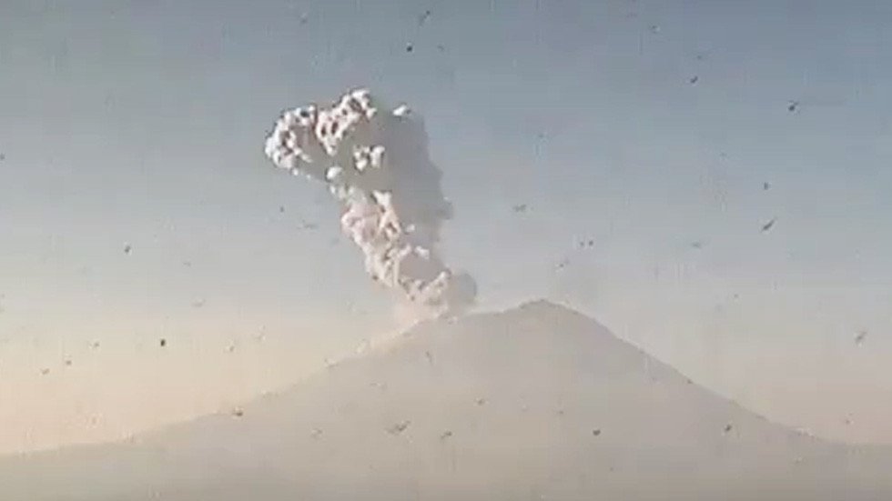 Massive explosion of Mexico's Popocatepetl volcano caught on VIDEO — RT ...